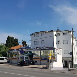 Gostinjska kuća Varnica, Kastel Luksic